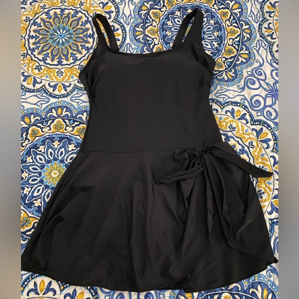 Womens Black Swimdress One Piece Swimsuit Size M NWT